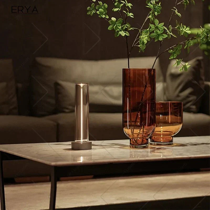 Stilren Bordlampe med LED-Lys til Moderne Indretning