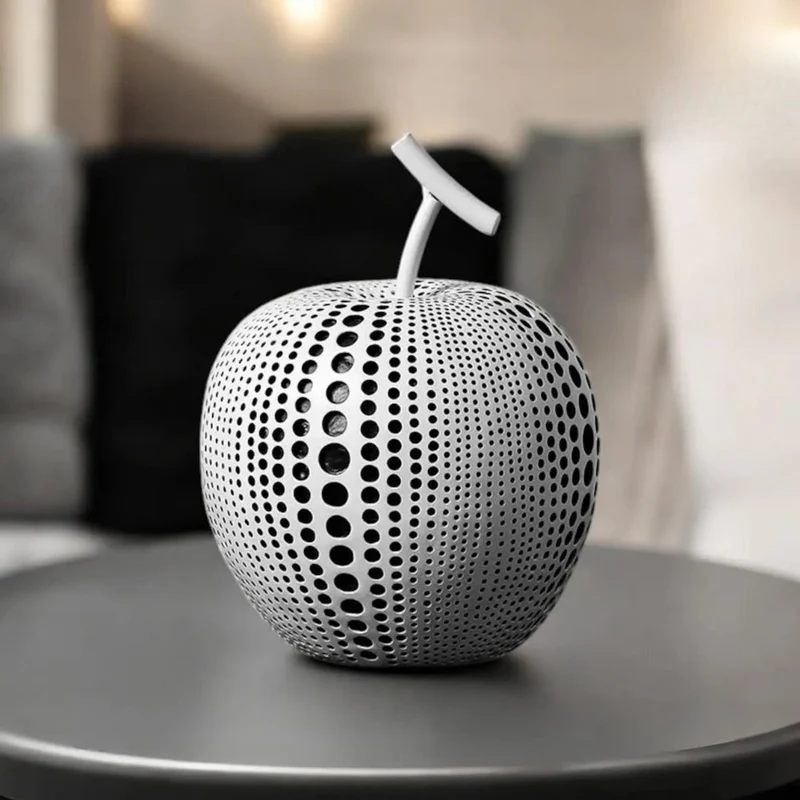Moderne Harpiksæble Skulptur med Unikt Polka Dot Design