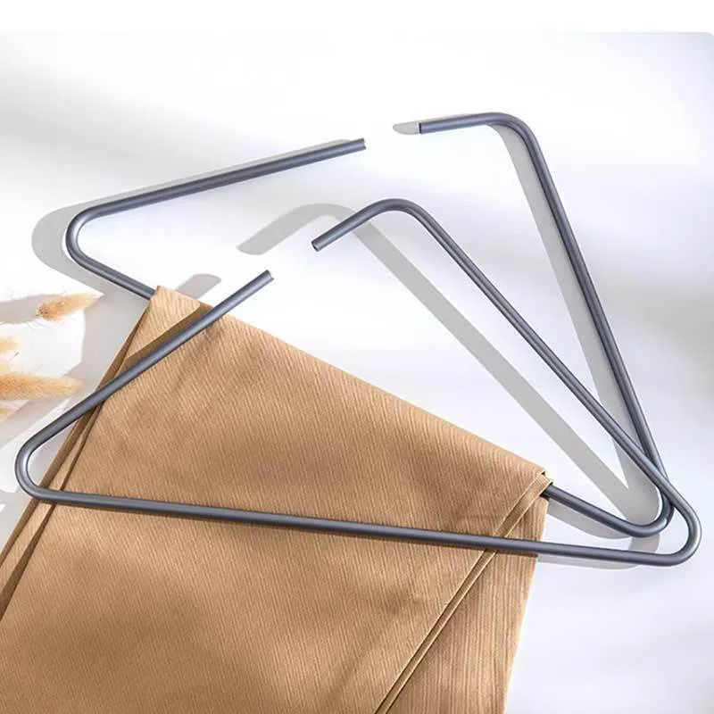Stilfulde metalklædebøjler til perfekt organiseret garderobe