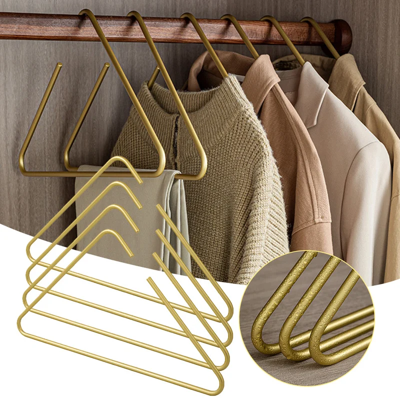 Stilfulde metalklædebøjler til perfekt organiseret garderobe