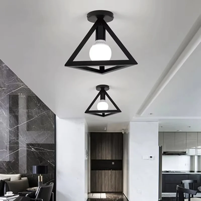 Triangulo Lampe - Geometrisk Design med Varmt Lys