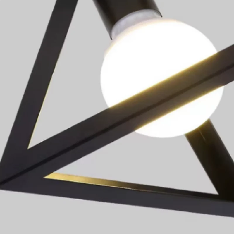 Triangulo Lampe - Geometrisk Design med Varmt Lys