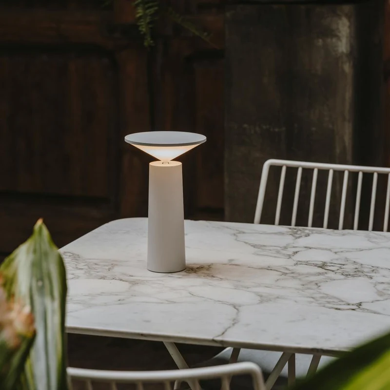 TriFlex LED-bordlampe - Fleksibel belysning til ethvert rum