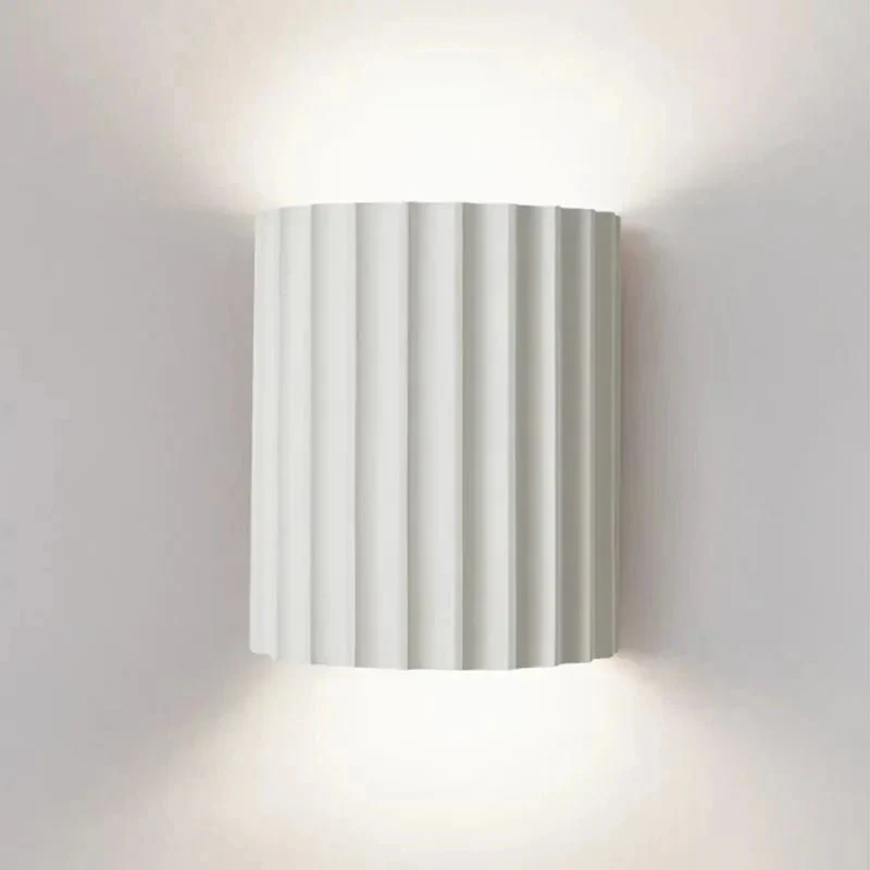 Elegant LED-væglampe med moderne design og nem montering