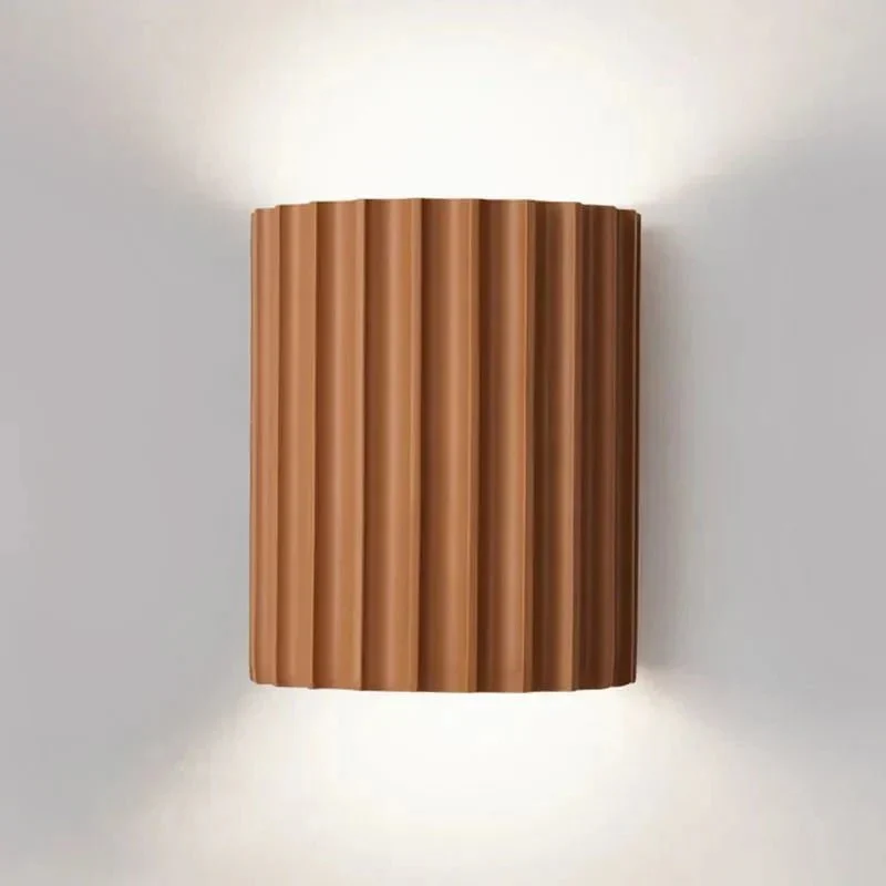 Elegant LED-væglampe med moderne design og nem montering