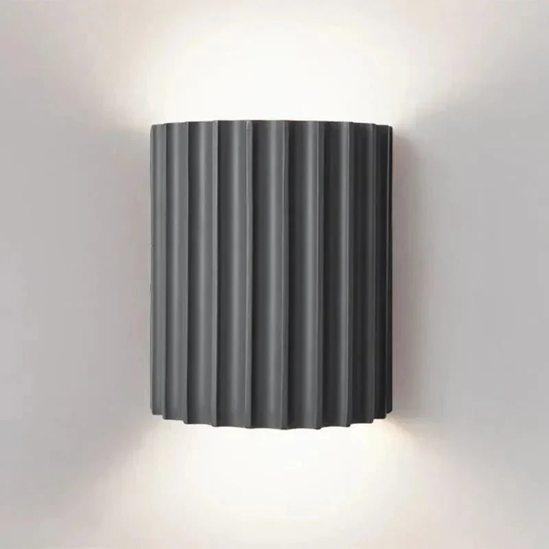 Elegant LED-væglampe med moderne design og nem montering