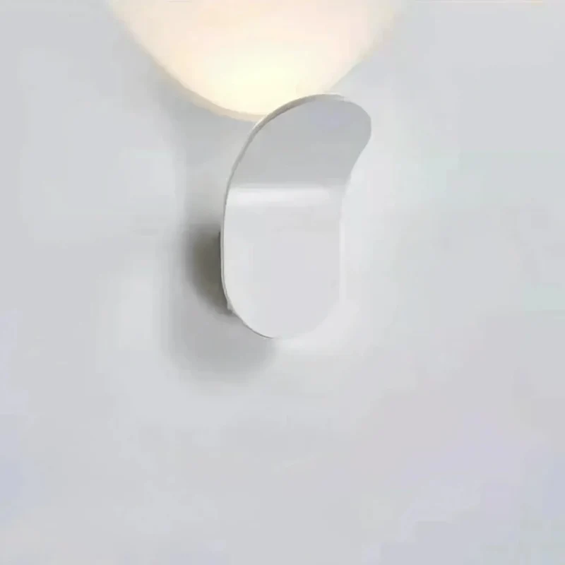 Stilfuld væglampe med integreret LED og moderne design