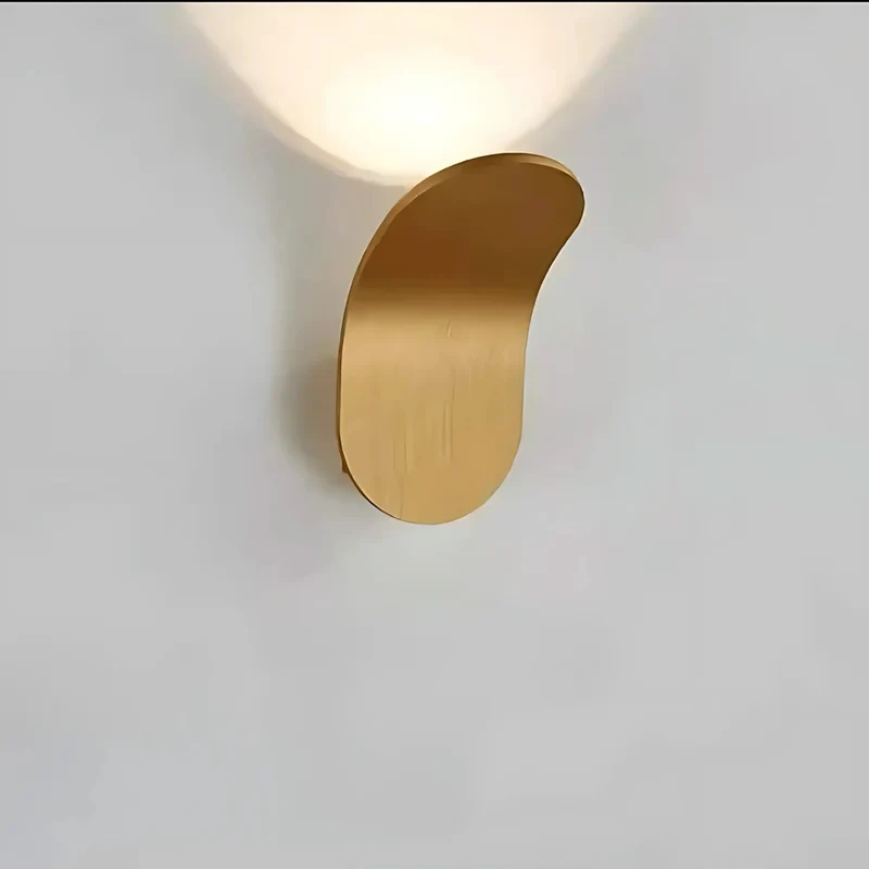 Stilfuld væglampe med integreret LED og moderne design