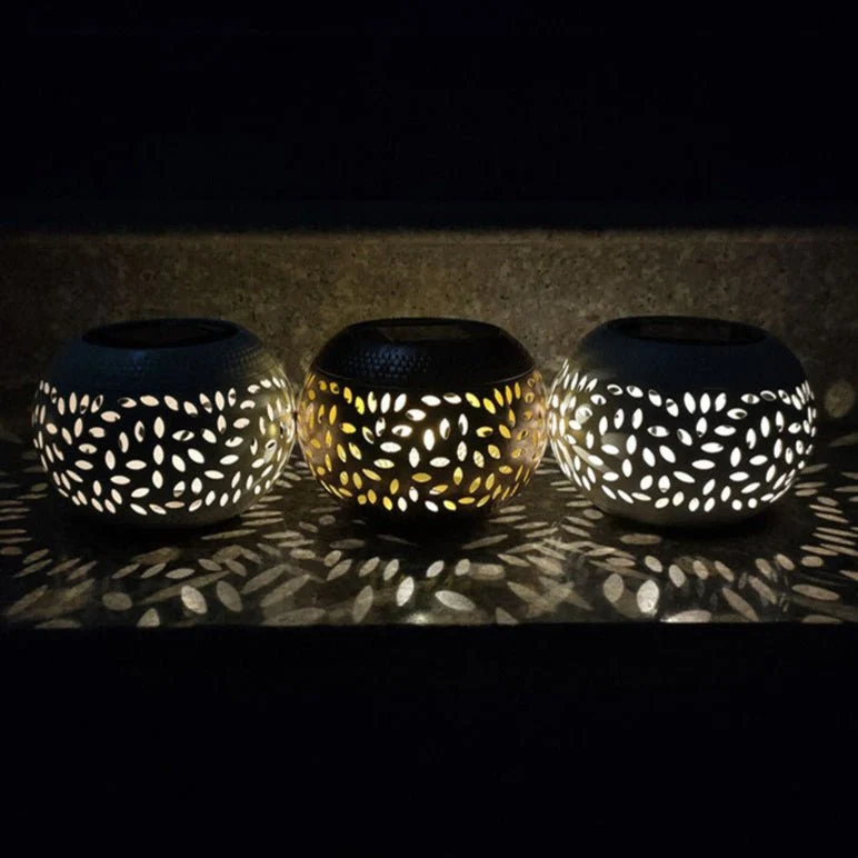 Solarlampe med Magisk Mønster til Haven – Energibesparende Design