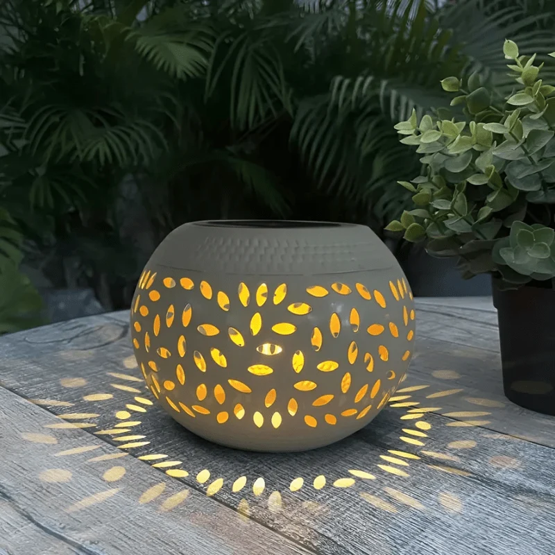 Solarlampe med Magisk Mønster til Haven – Energibesparende Design