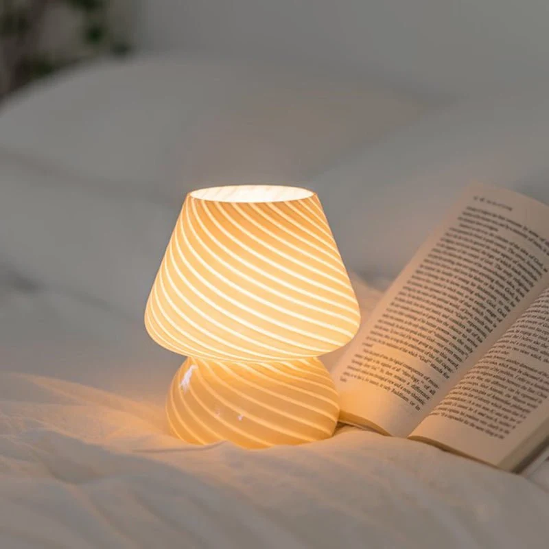 Vintage Dekolampe med LED - Stilfuld belysning til dit hjem