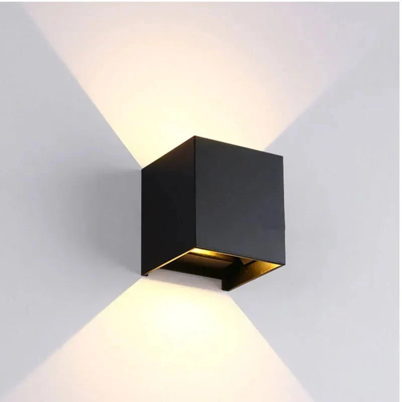 Moderne Væglampe med Blødt Lys og Elegant Design