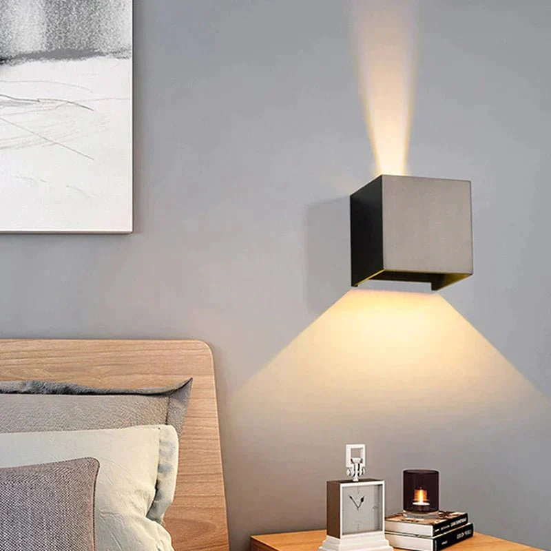 Moderne Væglampe med Blødt Lys og Elegant Design