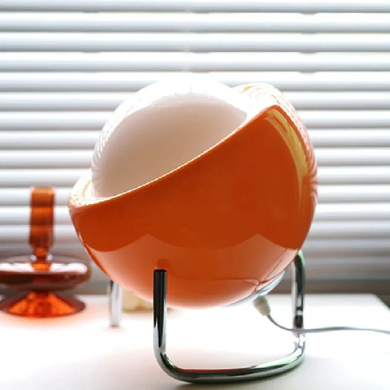 Retro LED Bordlampe med Elegant Design og Fleksibel Belysning