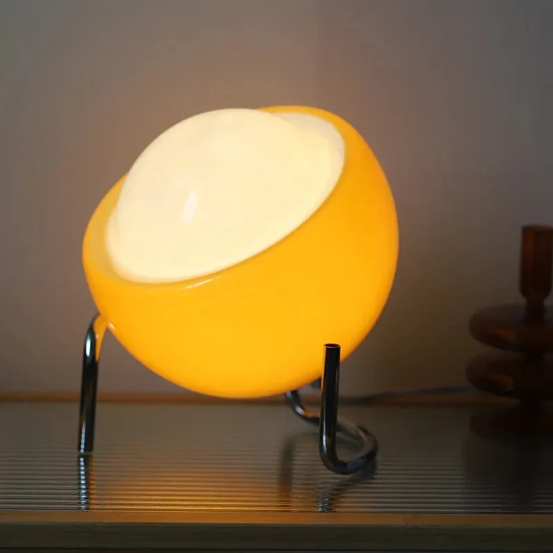 Retro LED Bordlampe med Elegant Design og Fleksibel Belysning