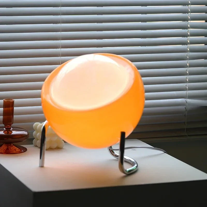 Retro LED Bordlampe med Elegant Design og Fleksibel Belysning