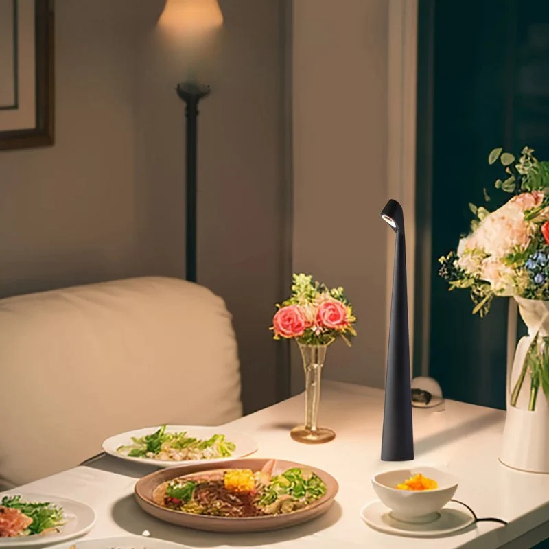 Genopladelig LED-bordlampe med justerbar belysning
