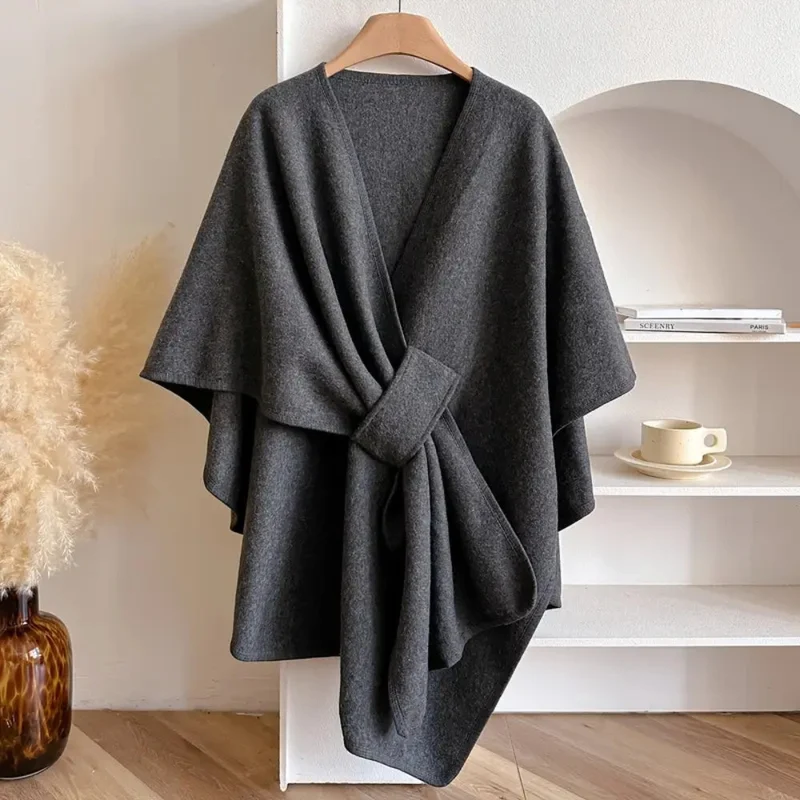 Elegant Poncho til Kvinder - Varm og Vindafvisende
