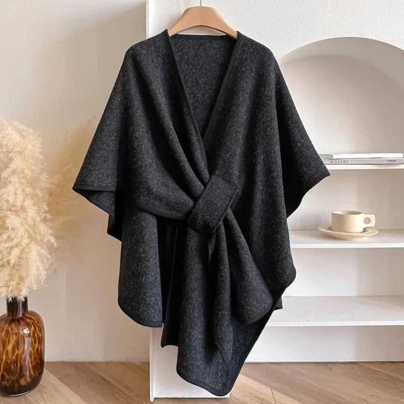 Elegant Poncho til Kvinder - Varm og Vindafvisende