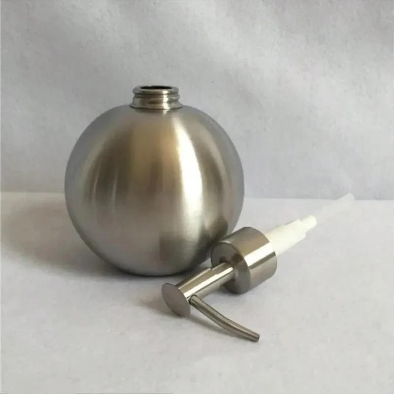 Elegant rustfri stål sæbedispenser 550 ml med moderne design