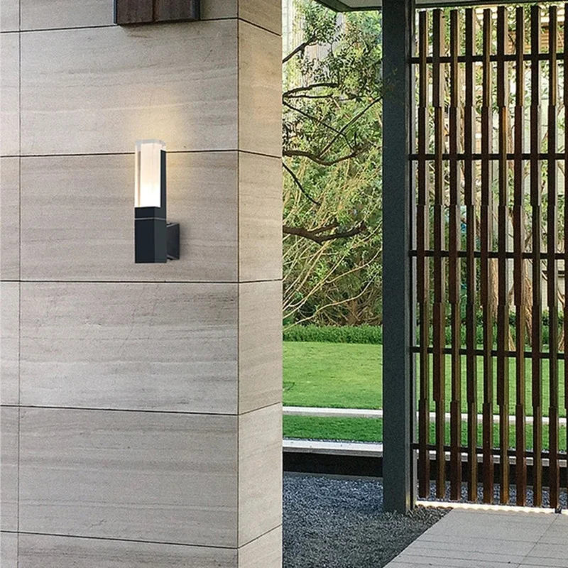 Stilfuld LED-væglampe i aluminium og akryl til moderne hjem