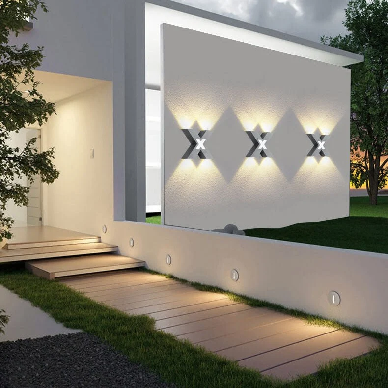 Energieeffektiv X-Form LED Udendørslampe - Stilfuld & Holdbar