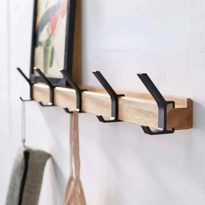 Elegant Vægophæng i Moderne Design med Justerbare Kroge