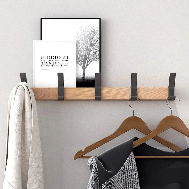 Elegant Vægophæng i Moderne Design med Justerbare Kroge