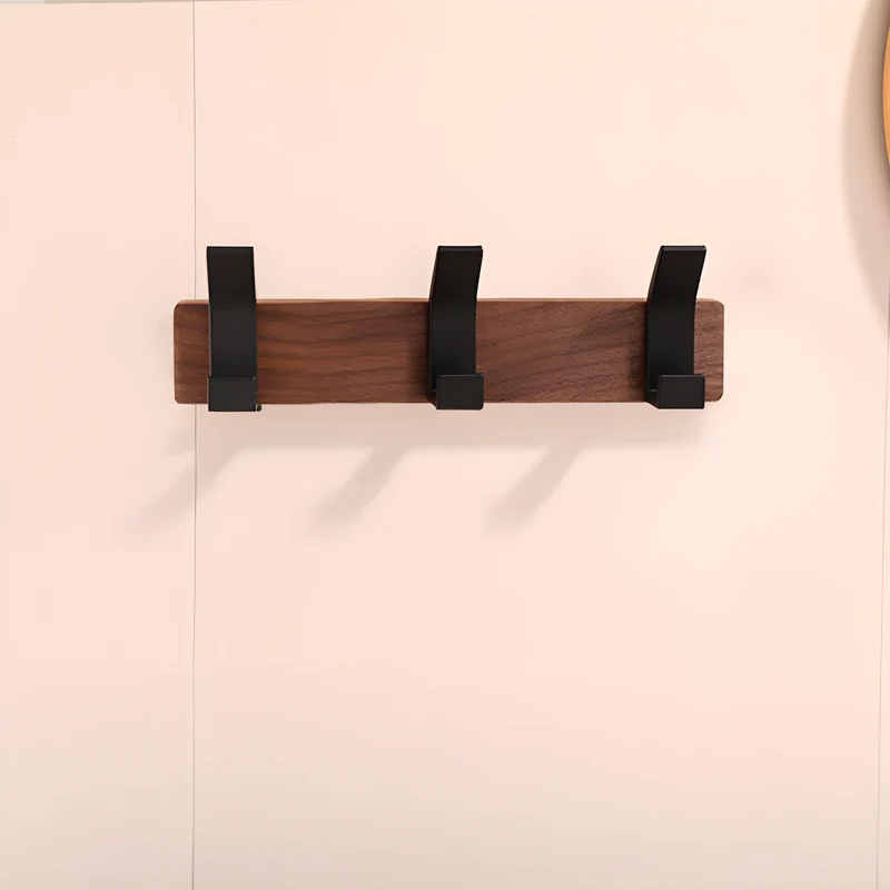 Elegant Vægophæng i Moderne Design med Justerbare Kroge
