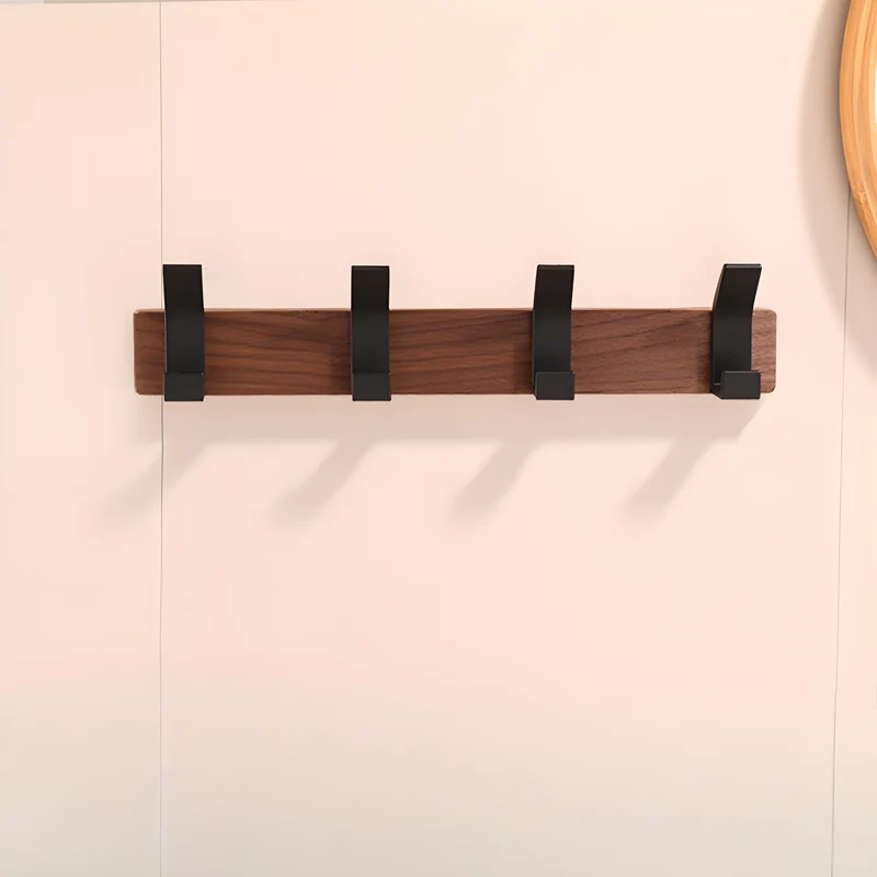 Elegant Vægophæng i Moderne Design med Justerbare Kroge