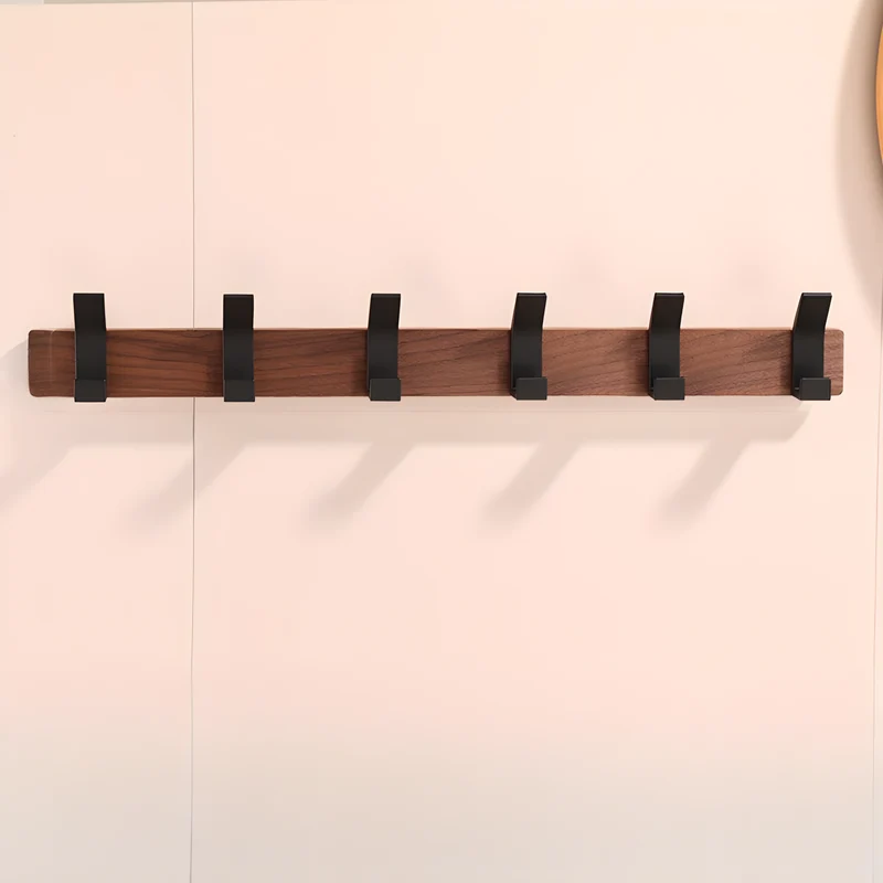 Elegant Vægophæng i Moderne Design med Justerbare Kroge