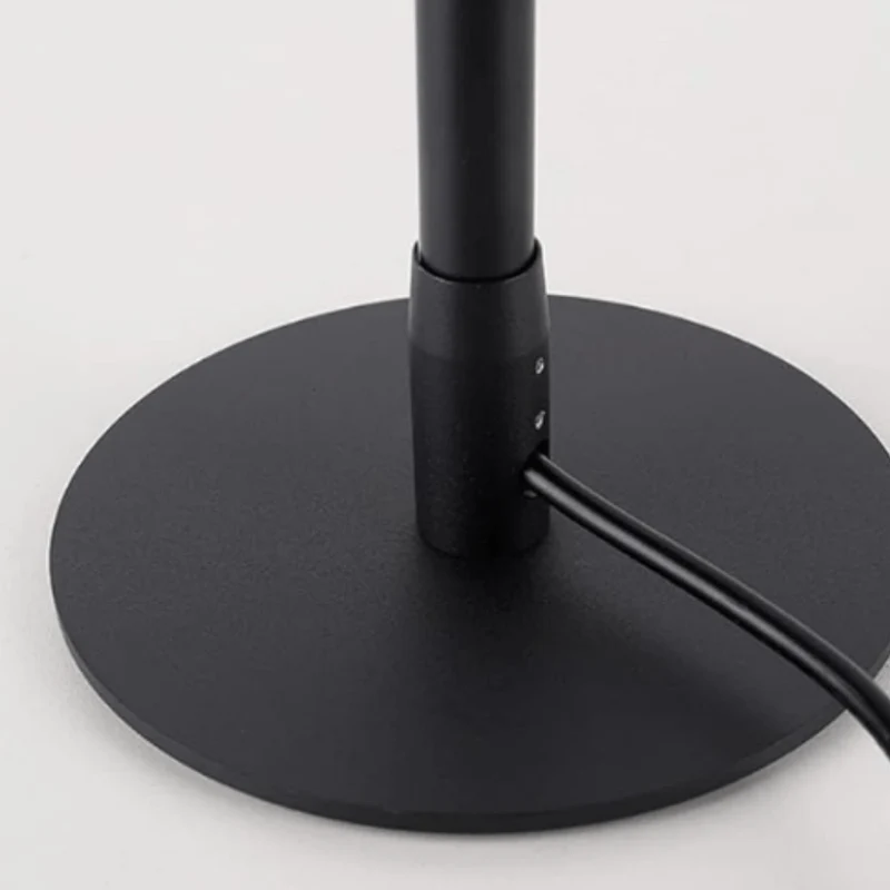 Elegant LED-bordlampe med justerbart varmt amberlys