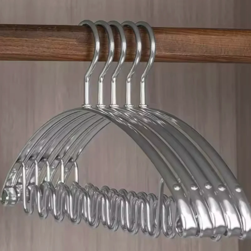 Stilfulde Bøjler i Aluminium – Maksimer Din Skabsplads