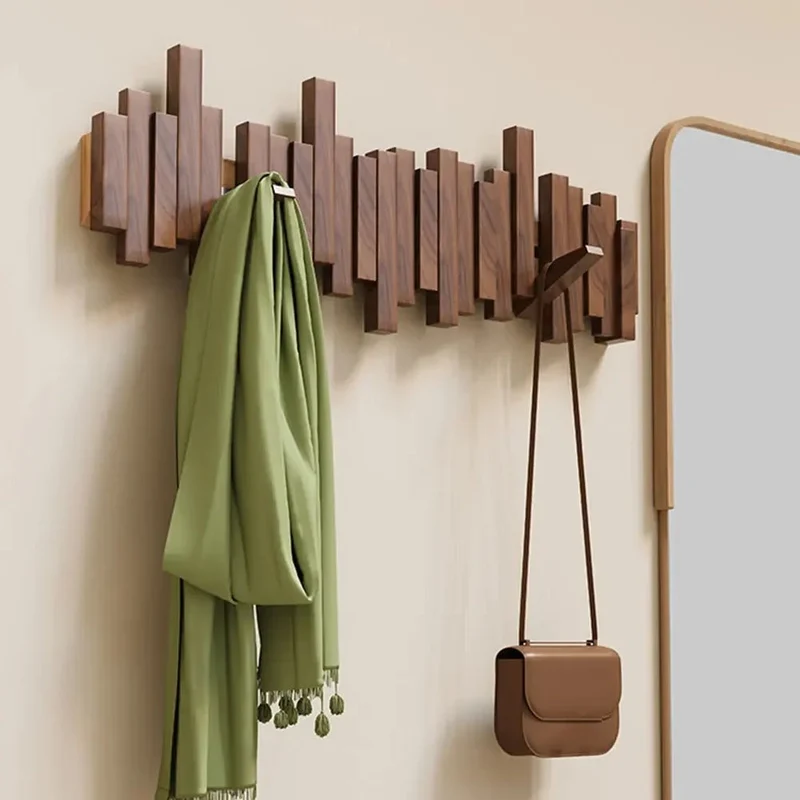 Elegant Trægarderobe med Fleksible Magnethager