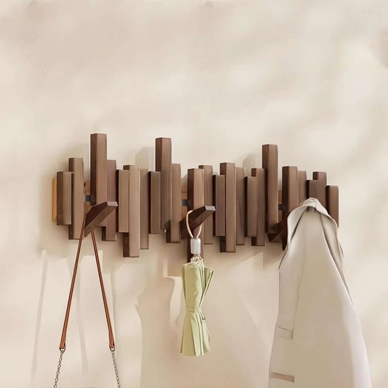 Elegant Trægarderobe med Fleksible Magnethager