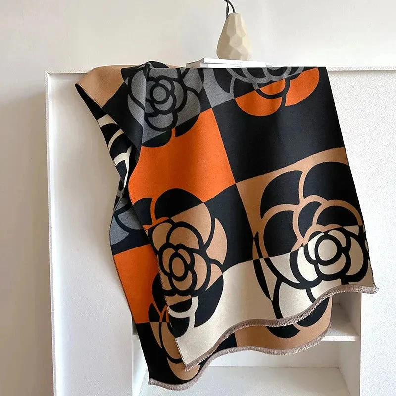 Dobbelt-sidet damehalstørklæde med elegant blomsterdesign