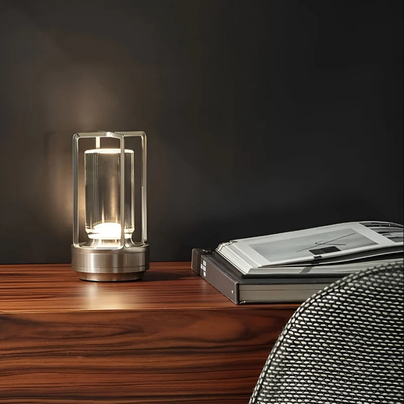 Trådløs Bordlampe med Dæmpbar LED og Elegant Design