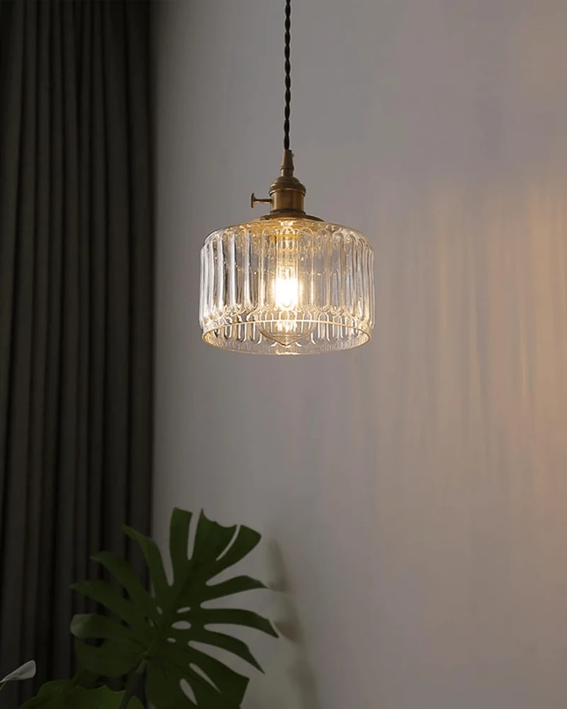 Elegant Glaspendel med Messingdetaljer - Skab Hygge i Hjemmet