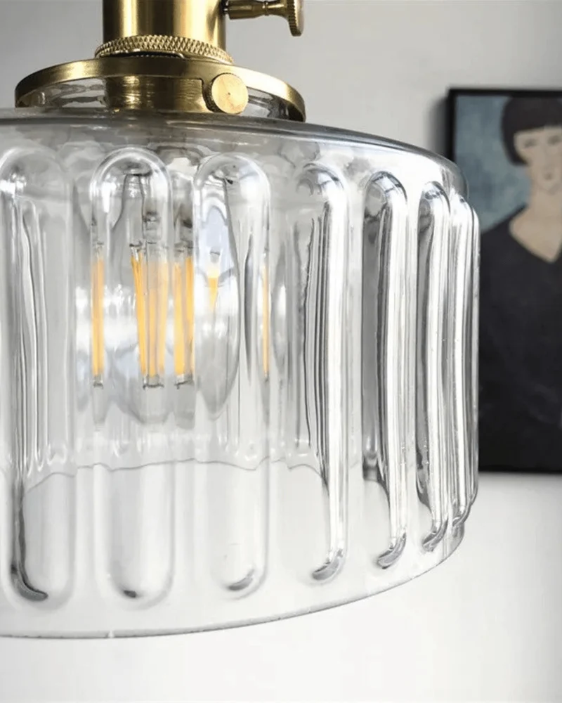 Elegant Glaspendel med Messingdetaljer - Skab Hygge i Hjemmet