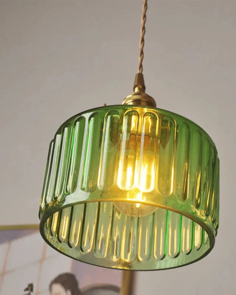 Elegant Glaspendel med Messingdetaljer - Skab Hygge i Hjemmet