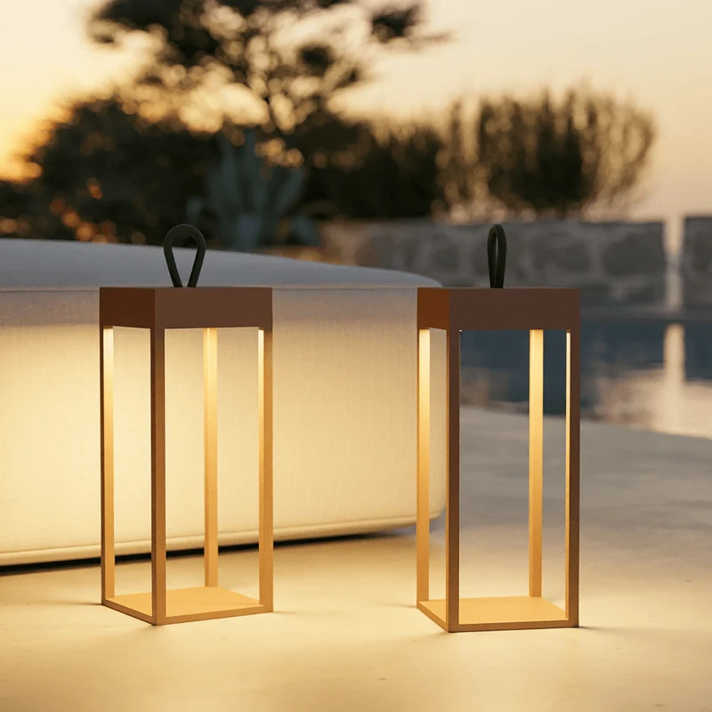 Bærbar LED Lanterne: Justerbar Lys til Terrasse & Have