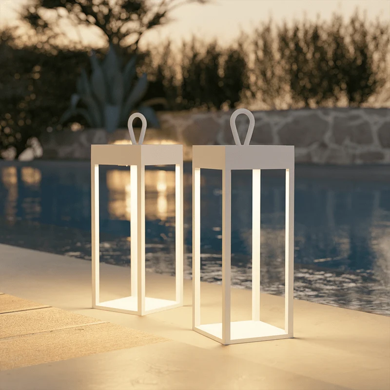 Bærbar LED Lanterne: Justerbar Lys til Terrasse & Have