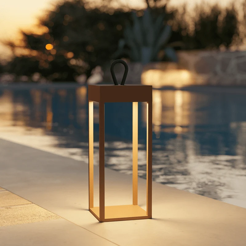 Bærbar LED Lanterne: Justerbar Lys til Terrasse & Have