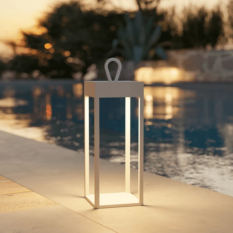Bærbar LED Lanterne: Justerbar Lys til Terrasse & Have