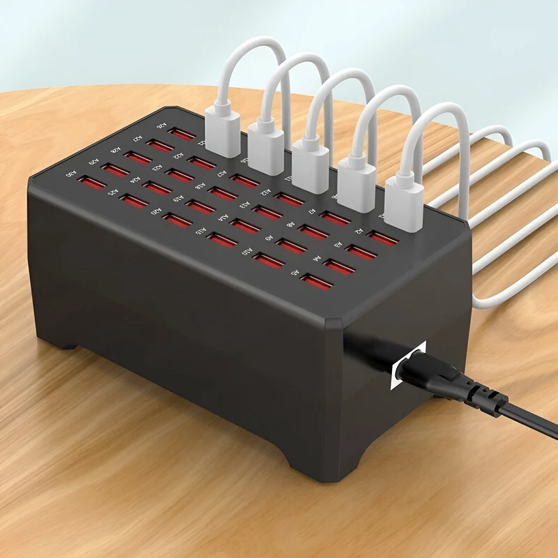 Effektiv USB-ladestation med 30 porte til alle enheder