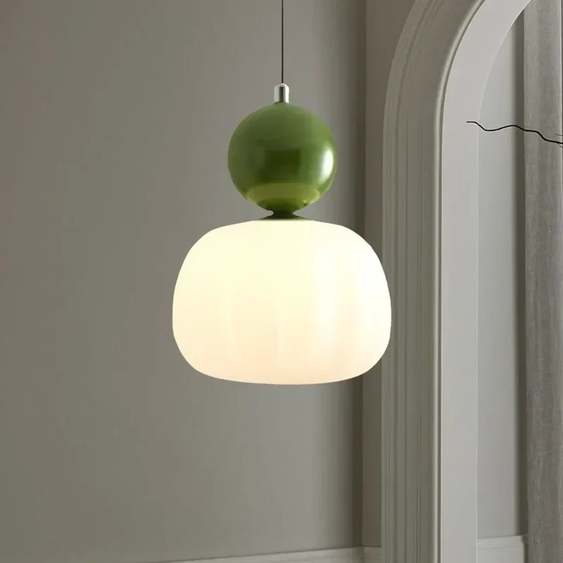 Elegant Pendel i Art Deco Stil med Blød Belysning