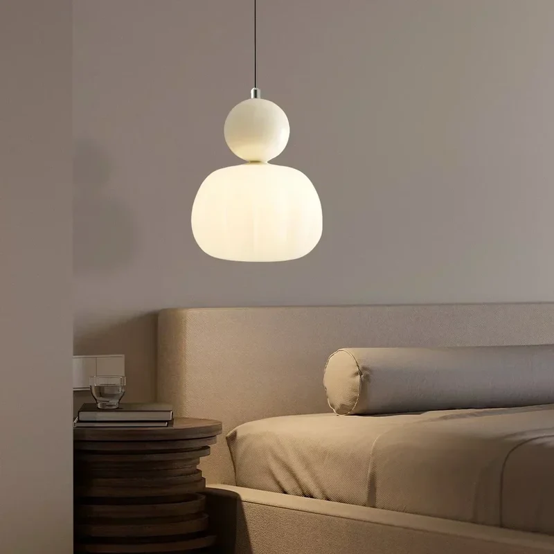 Elegant Pendel i Art Deco Stil med Blød Belysning