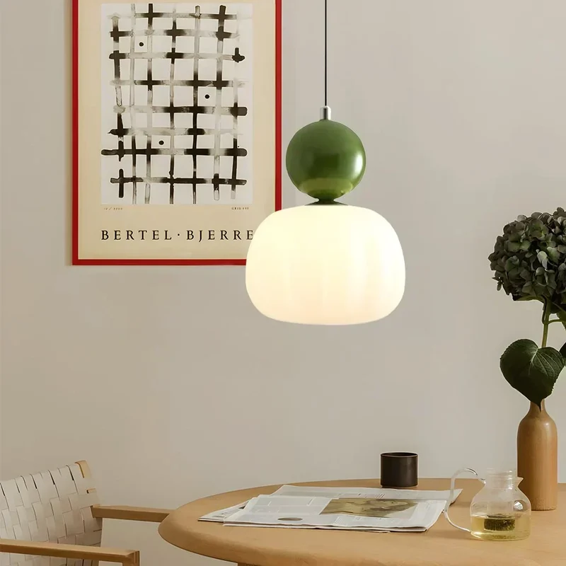 Elegant Pendel i Art Deco Stil med Blød Belysning