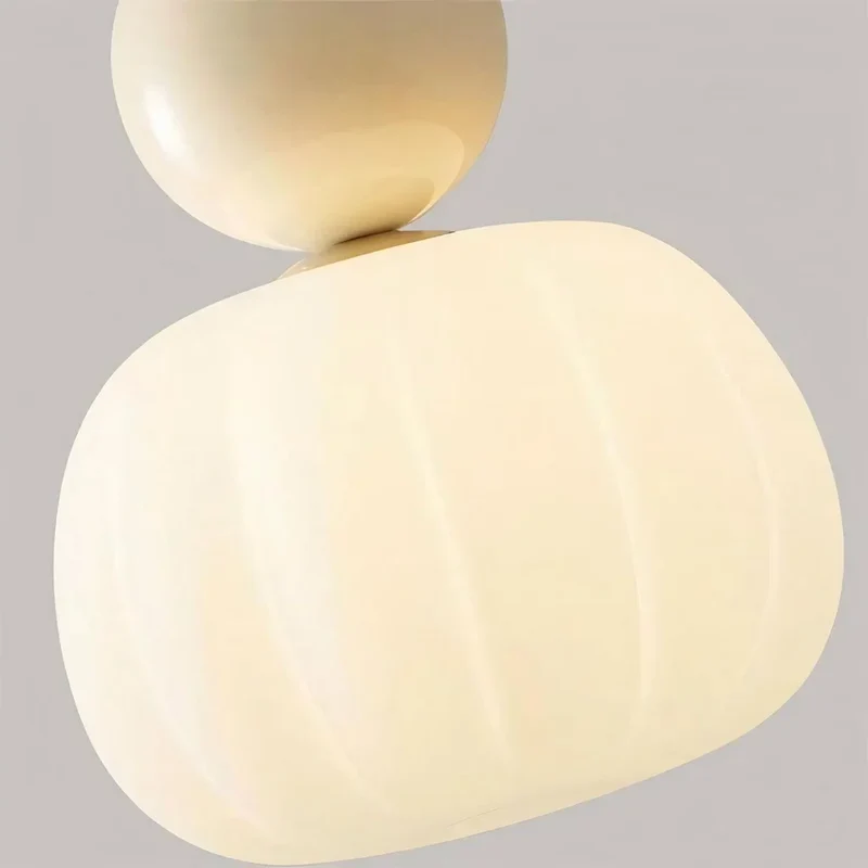 Elegant Pendel i Art Deco Stil med Blød Belysning