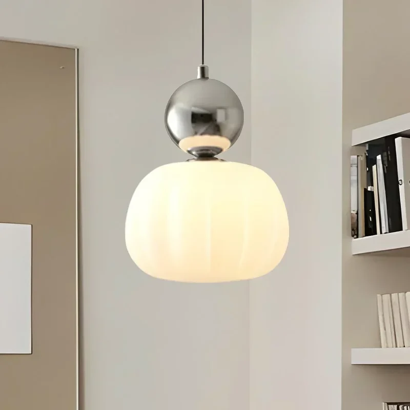 Elegant Pendel i Art Deco Stil med Blød Belysning